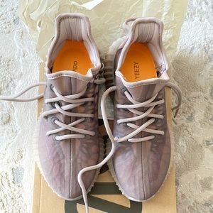 Yeezy Boost 350 V2 'Mono Mist' – Size US 5.5 M